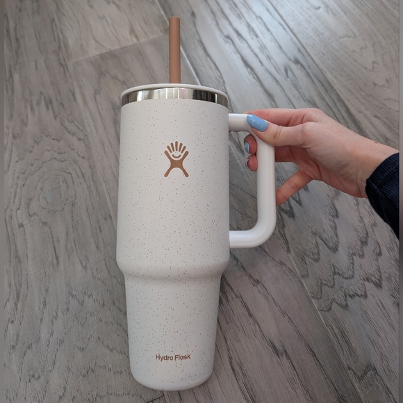 Hydro Flask 40 oz All Around Travel Tumbler in Seasalt Oat - Picture 2 of 7